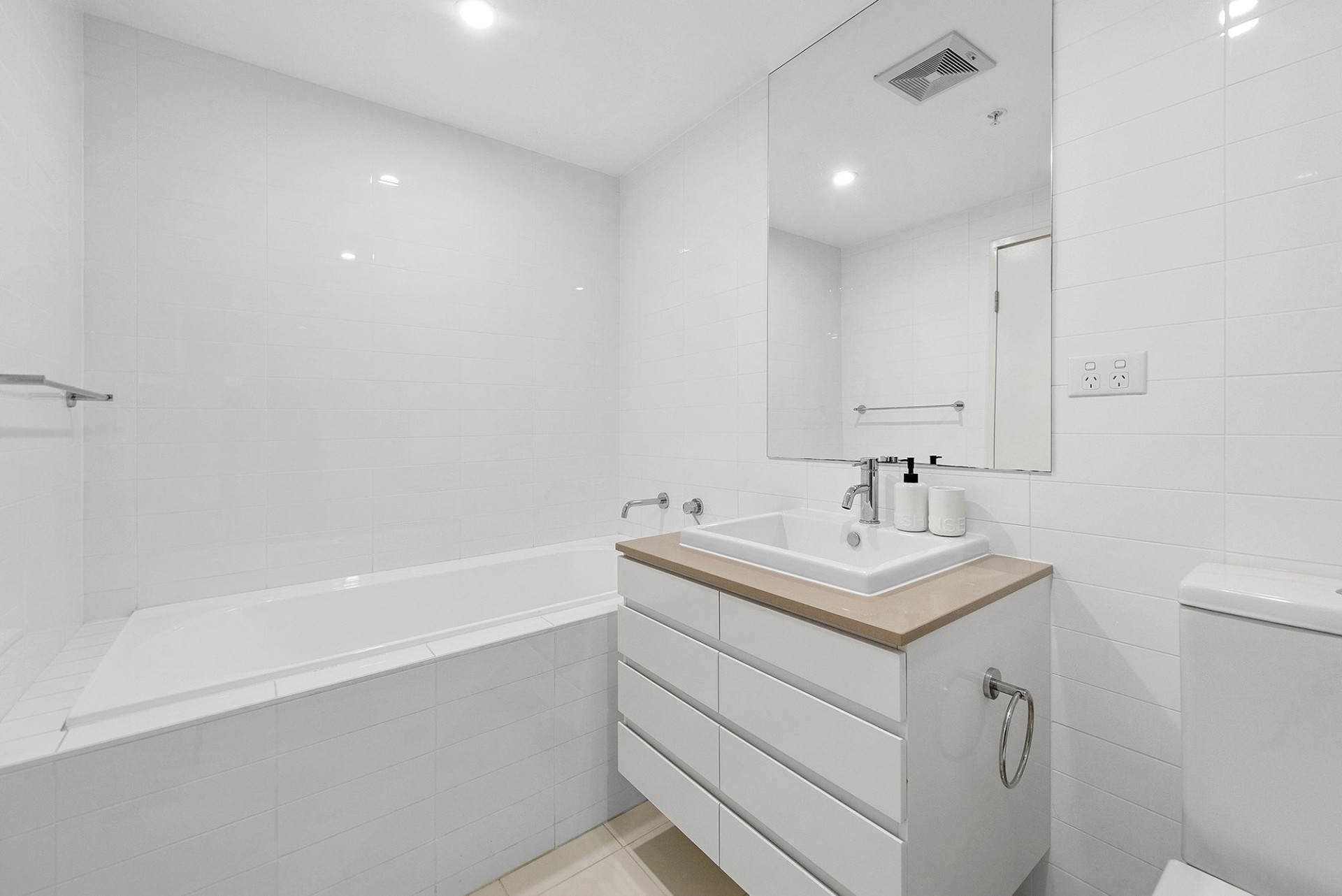 Private Rental 4008/37C Harbour Rd, Hamilton, QLD 4007