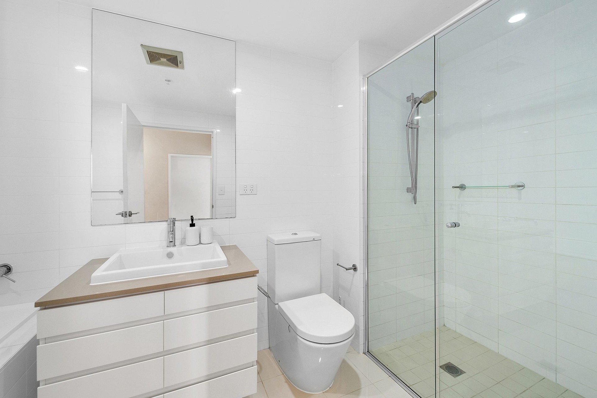 Private Rental 4008/37C Harbour Rd, Hamilton, QLD 4007