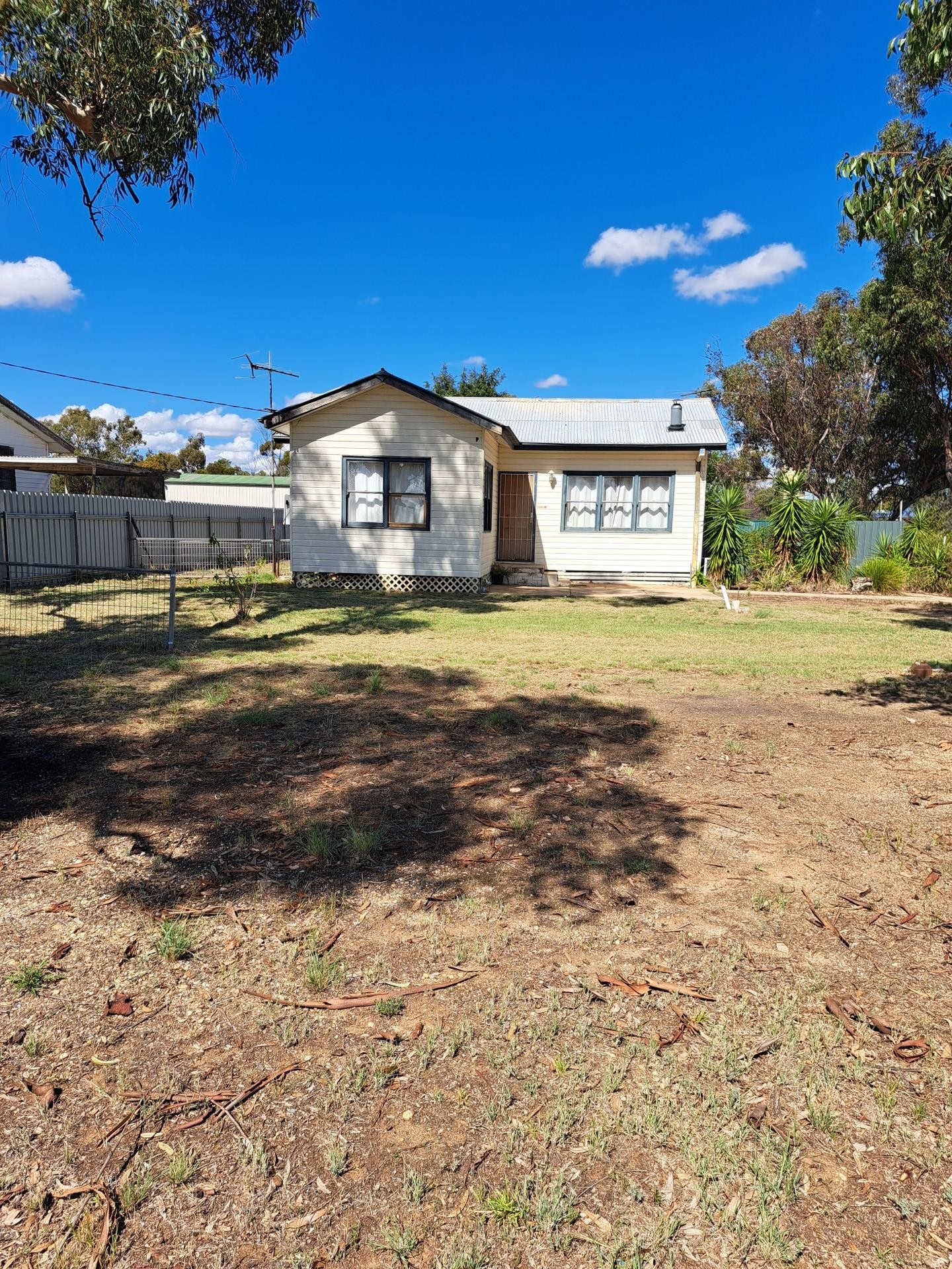 For Sale By Owner Urana NSW 2645 6 Chapman St