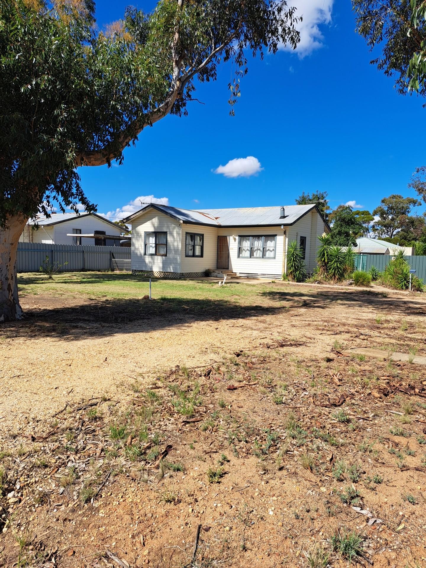 For Sale By Owner Urana NSW 2645 | 6 Chapman St