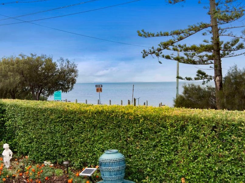 Private Rental 32 Gayundah Esplanade, Woody Point, QLD 4019