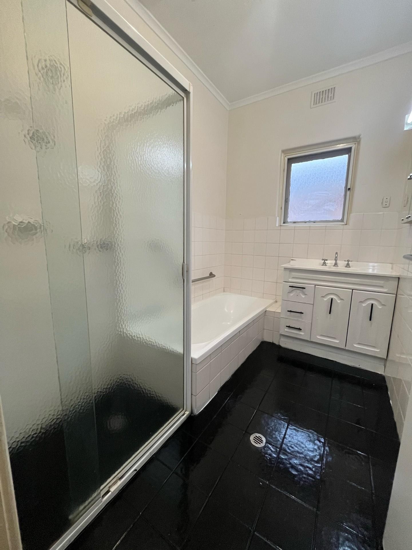 Private Rental 40 Newton Road, Campbelltown, SA 5074