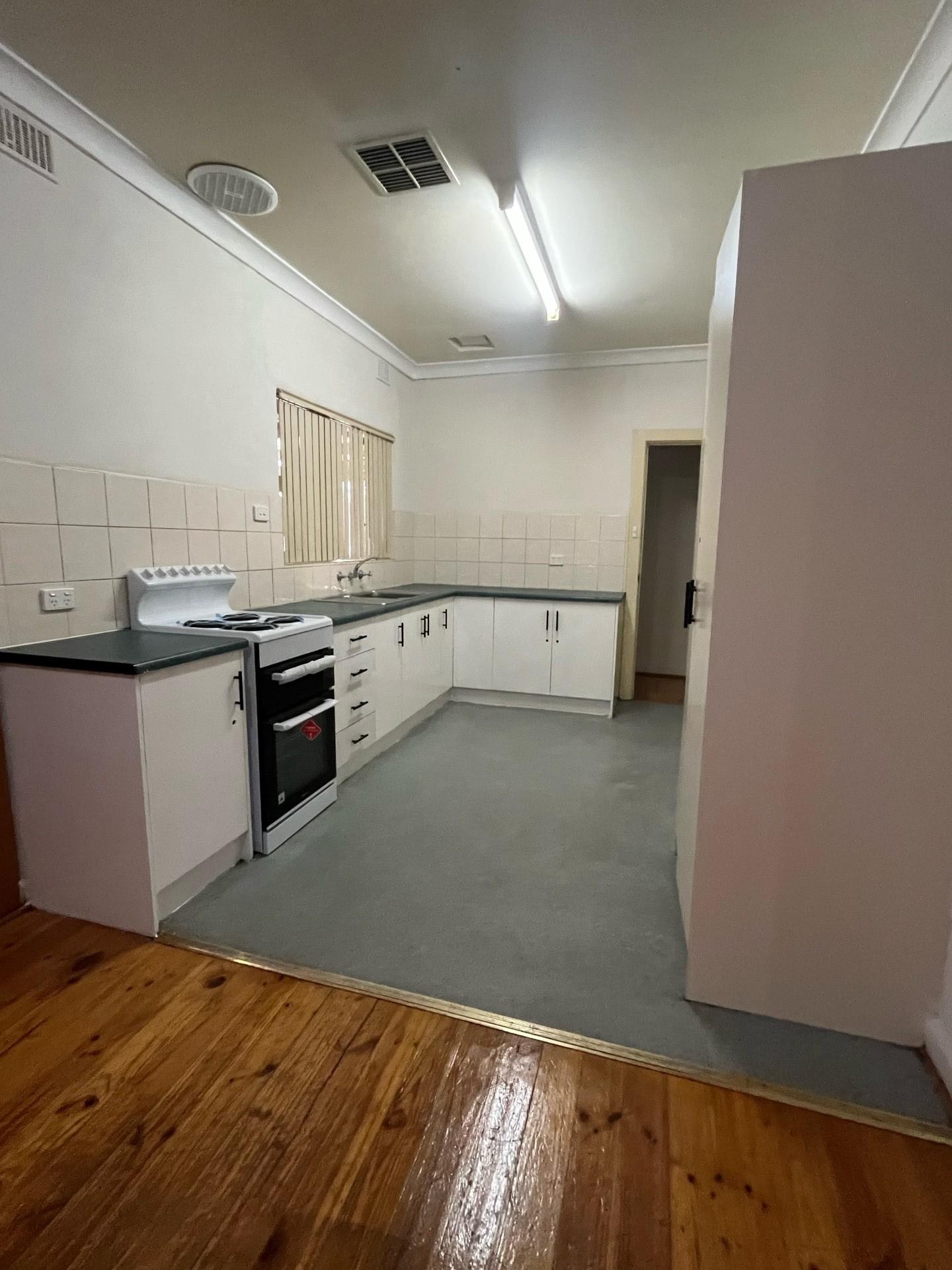 Private Rental 40 Newton Road, Campbelltown, SA 5074