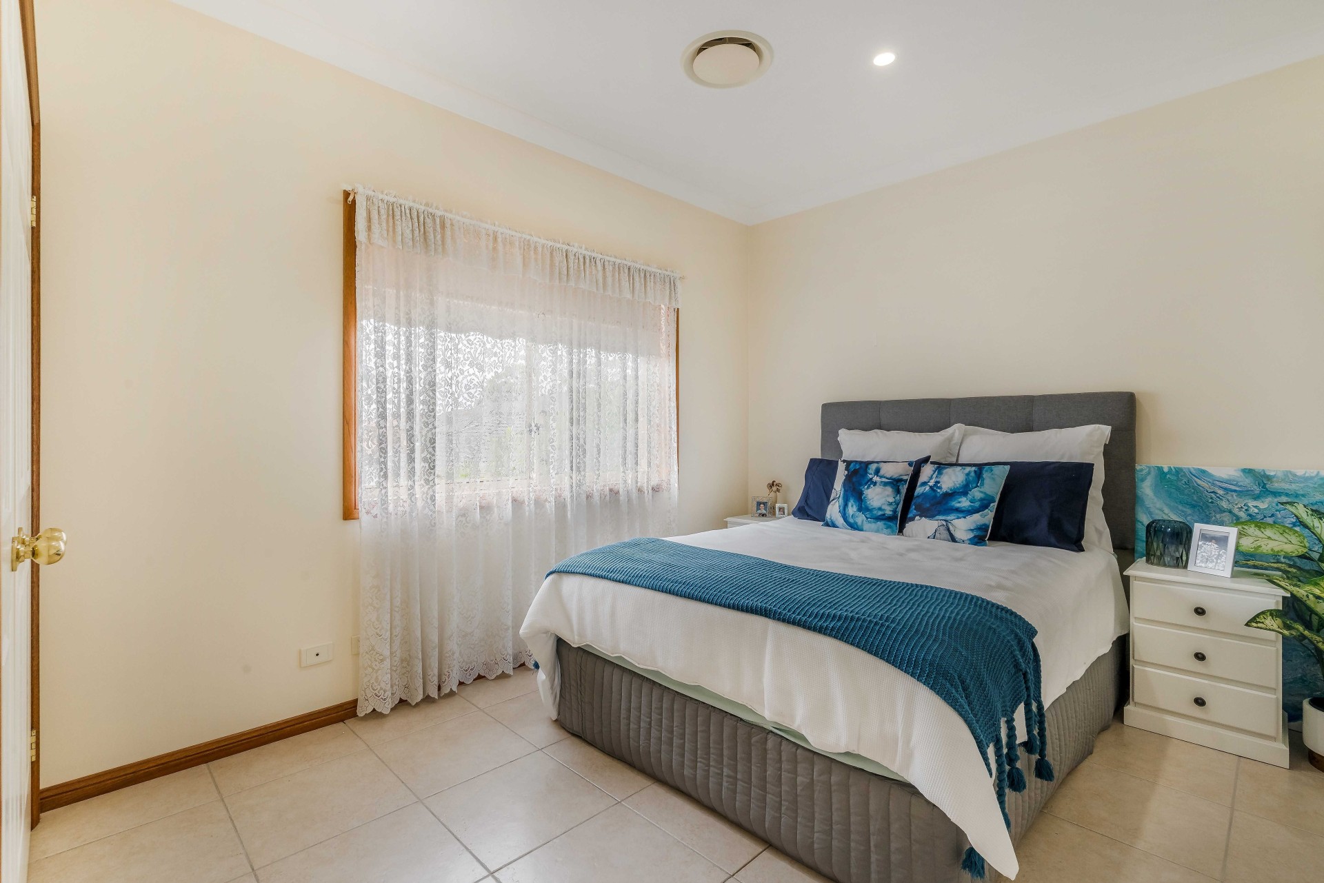 Private Rental 6 Garland Crescent, Bonnyrigg Heights, NSW 2177