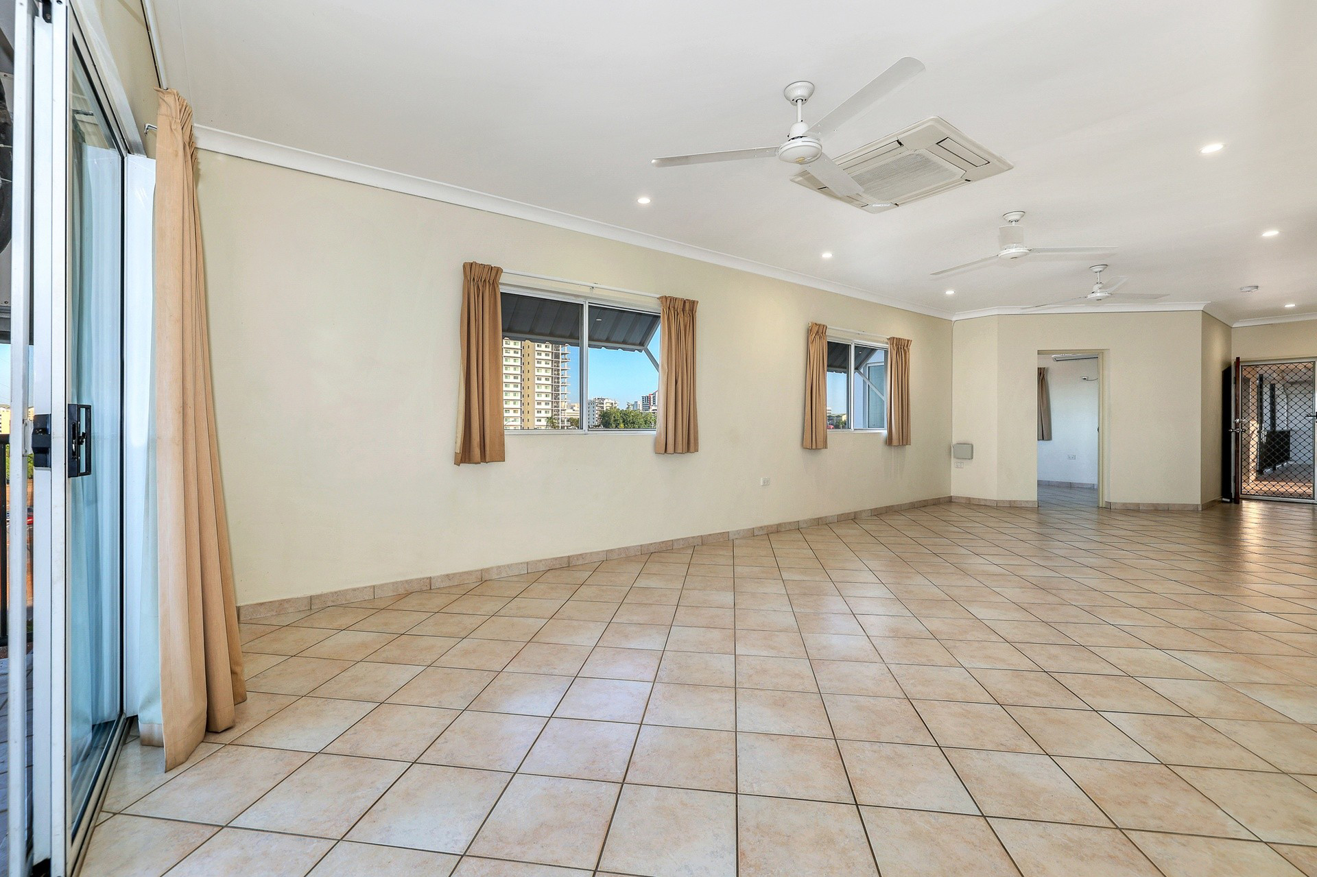 For Sale By Owner Darwin City NT 0800 19/91 McMinn Street