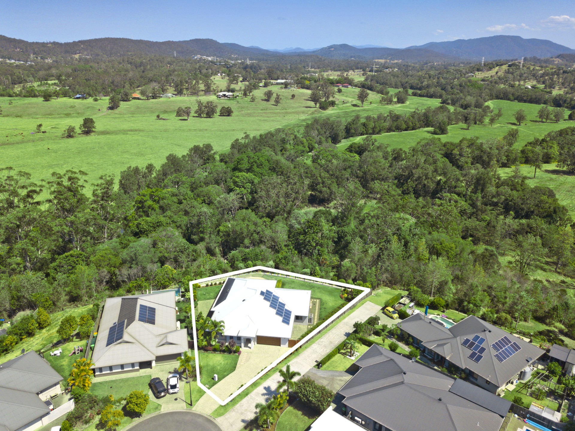 For Sale By Owner Maudsland QLD 4210 18 Woodview Court