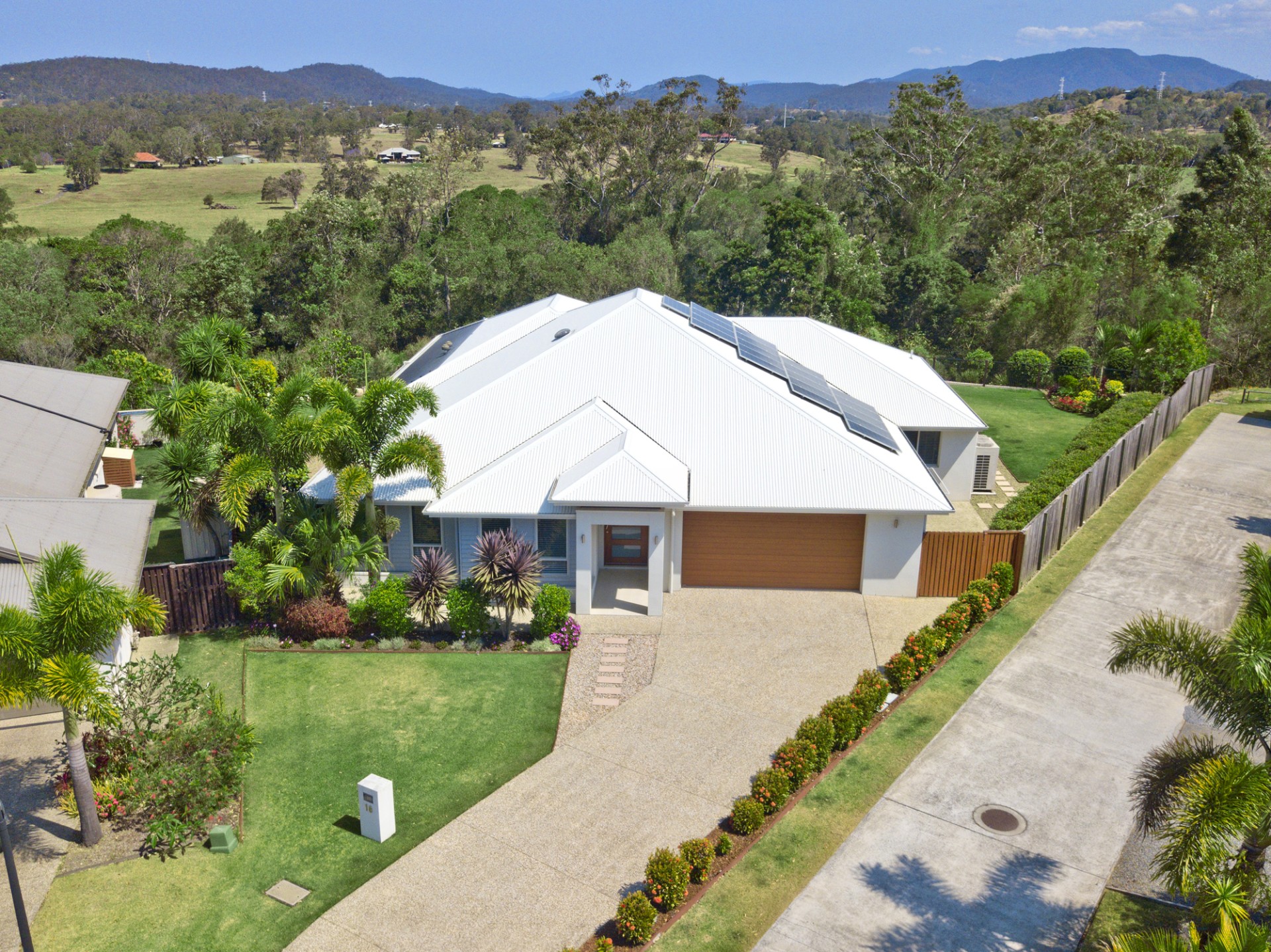 For Sale By Owner Maudsland QLD 4210 18 Woodview Court
