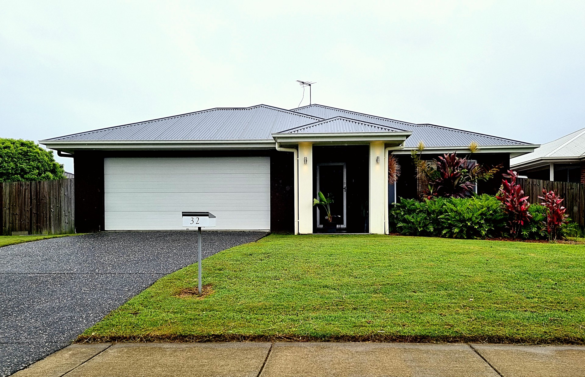 For Sale By Owner Beachmere QLD 4510 32 Adam Street
