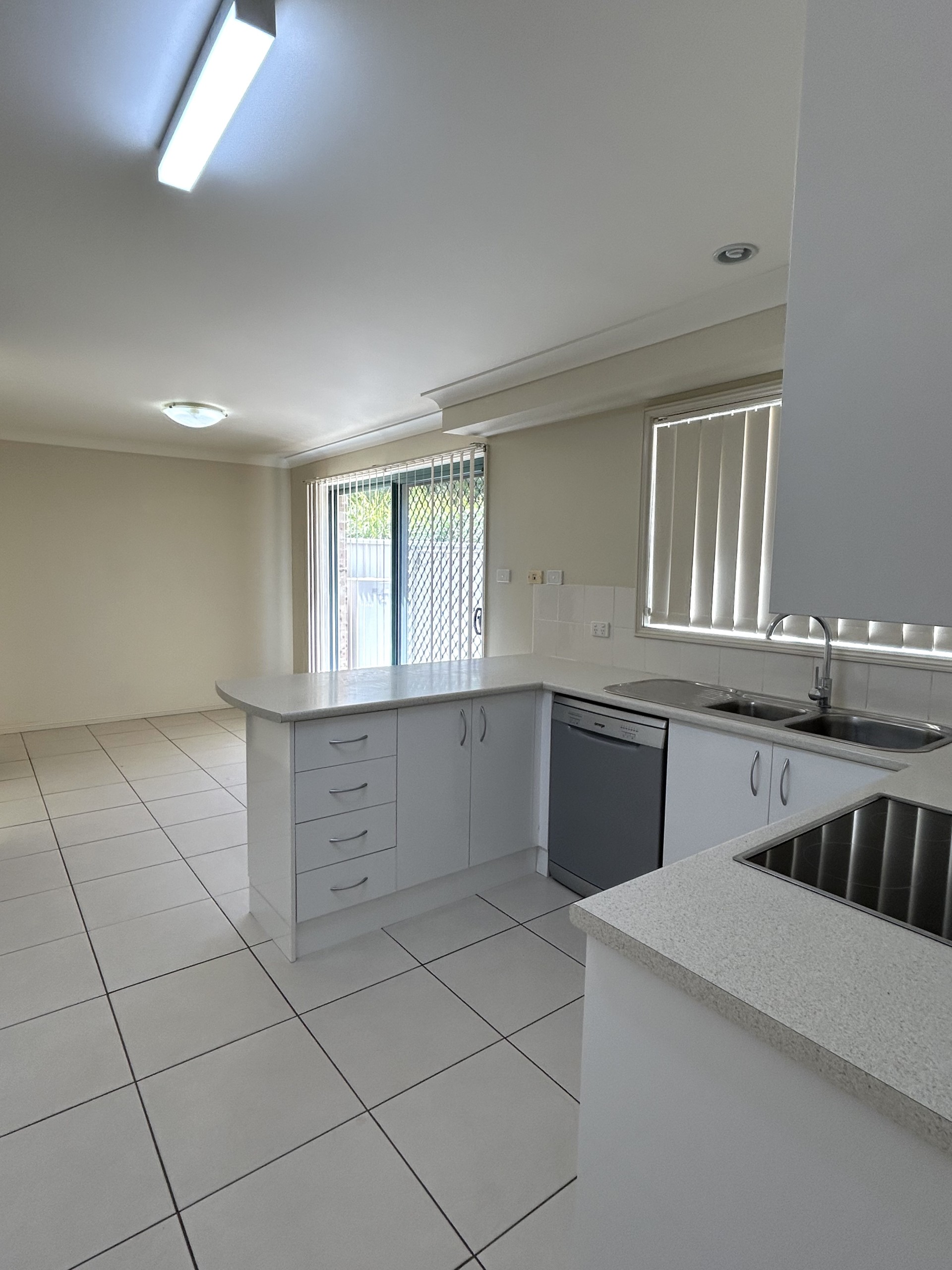 For Sale By Owner Charlestown NSW 2290 6/5A Boldon Close