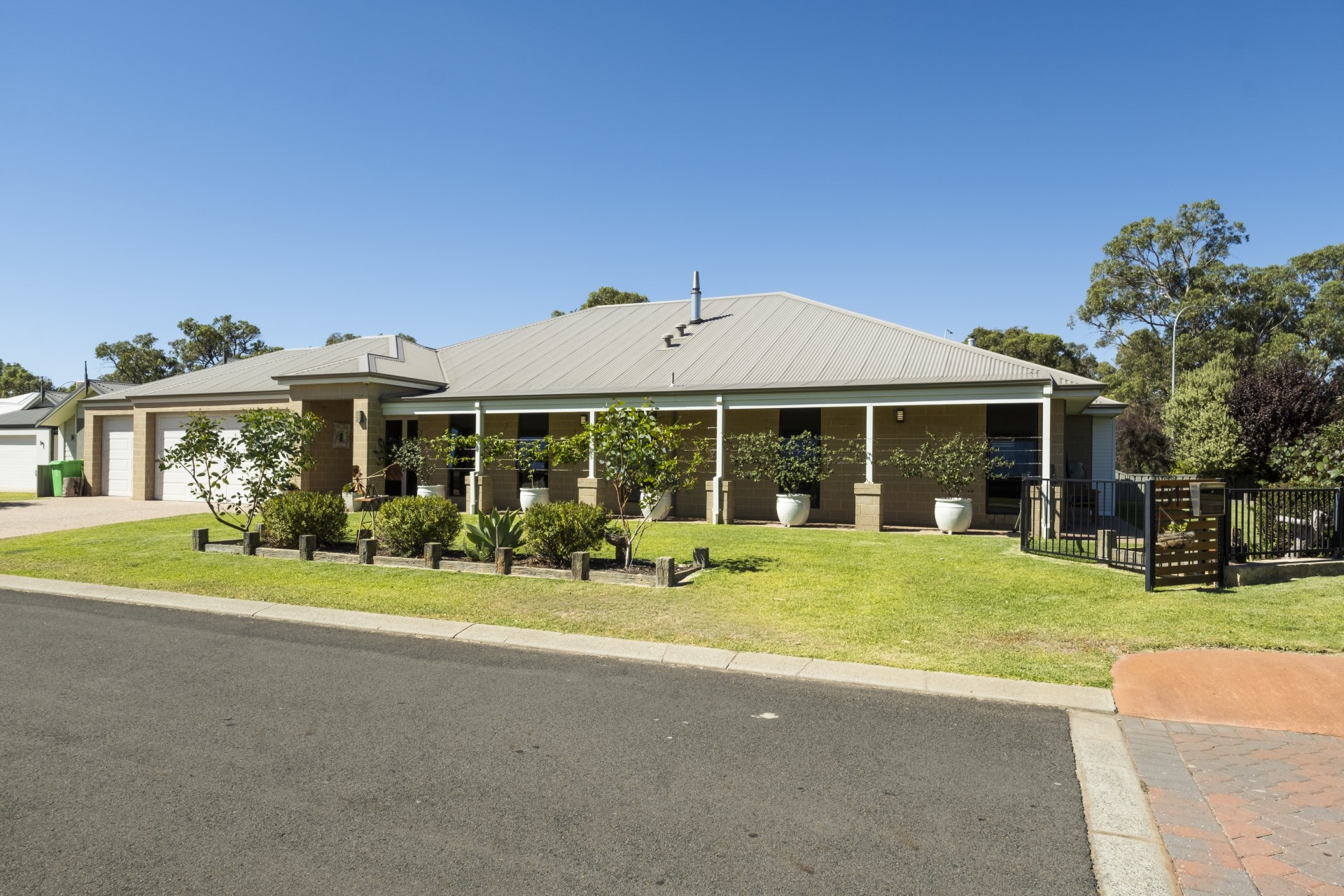 Private House Sales WA BINNINGUP, WA 6233