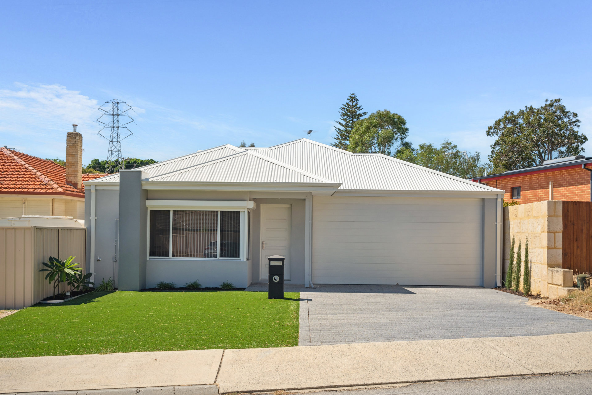 Private House Sales WA COOLBELLUP, WA 6163