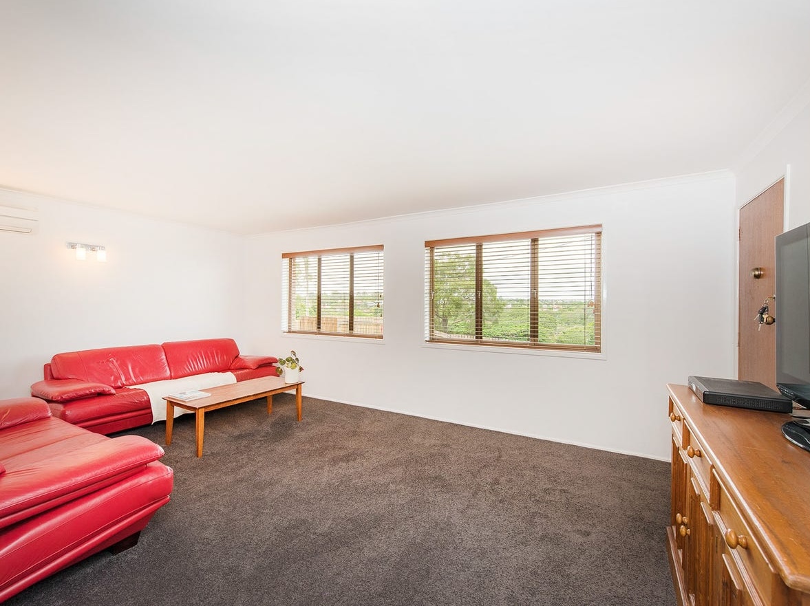 Private Rental 103 Oateson Skyline Drive, Seven Hills, QLD 4170