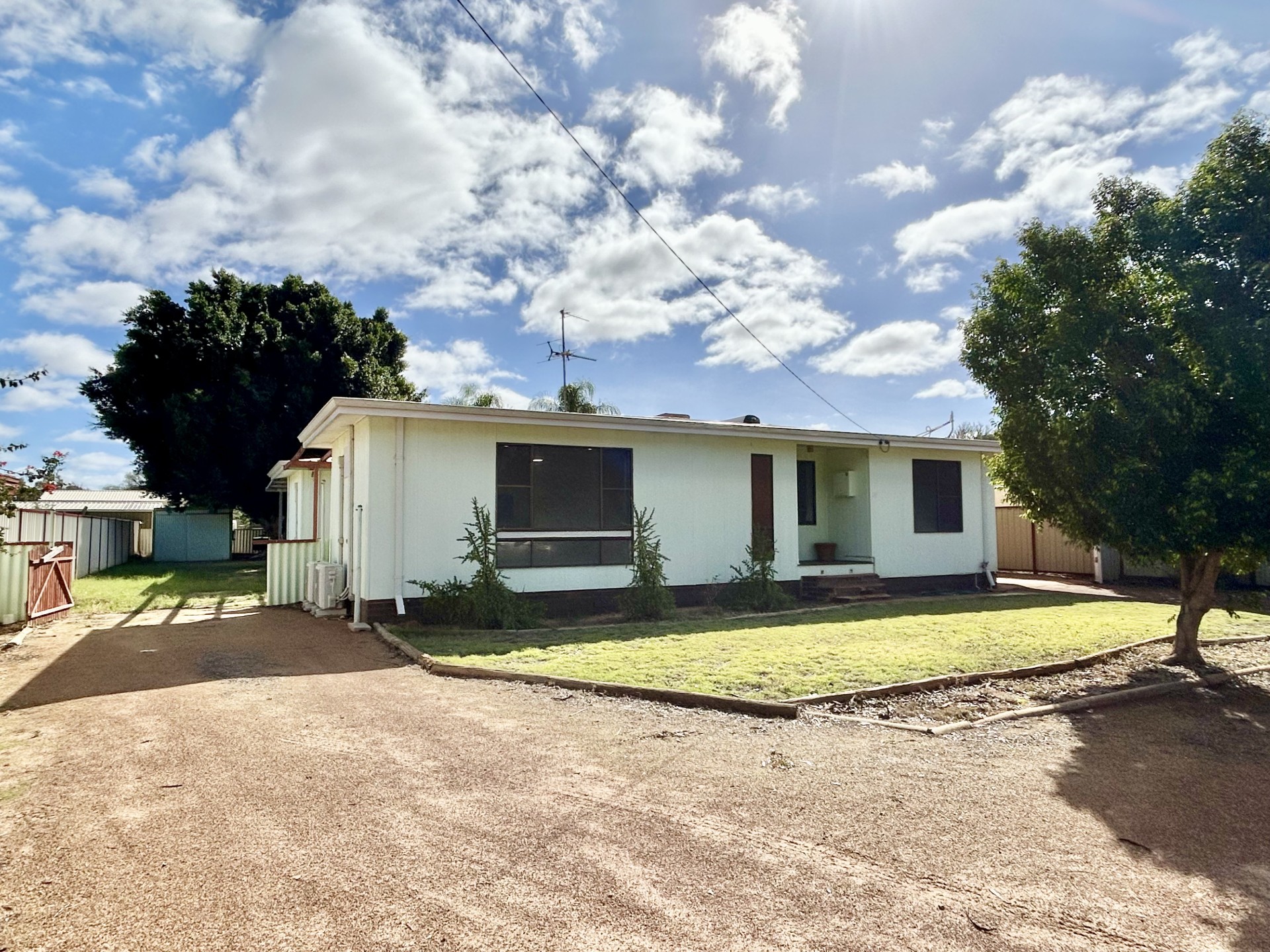 Private House Sales WA THREE SPRINGS, WA 6519