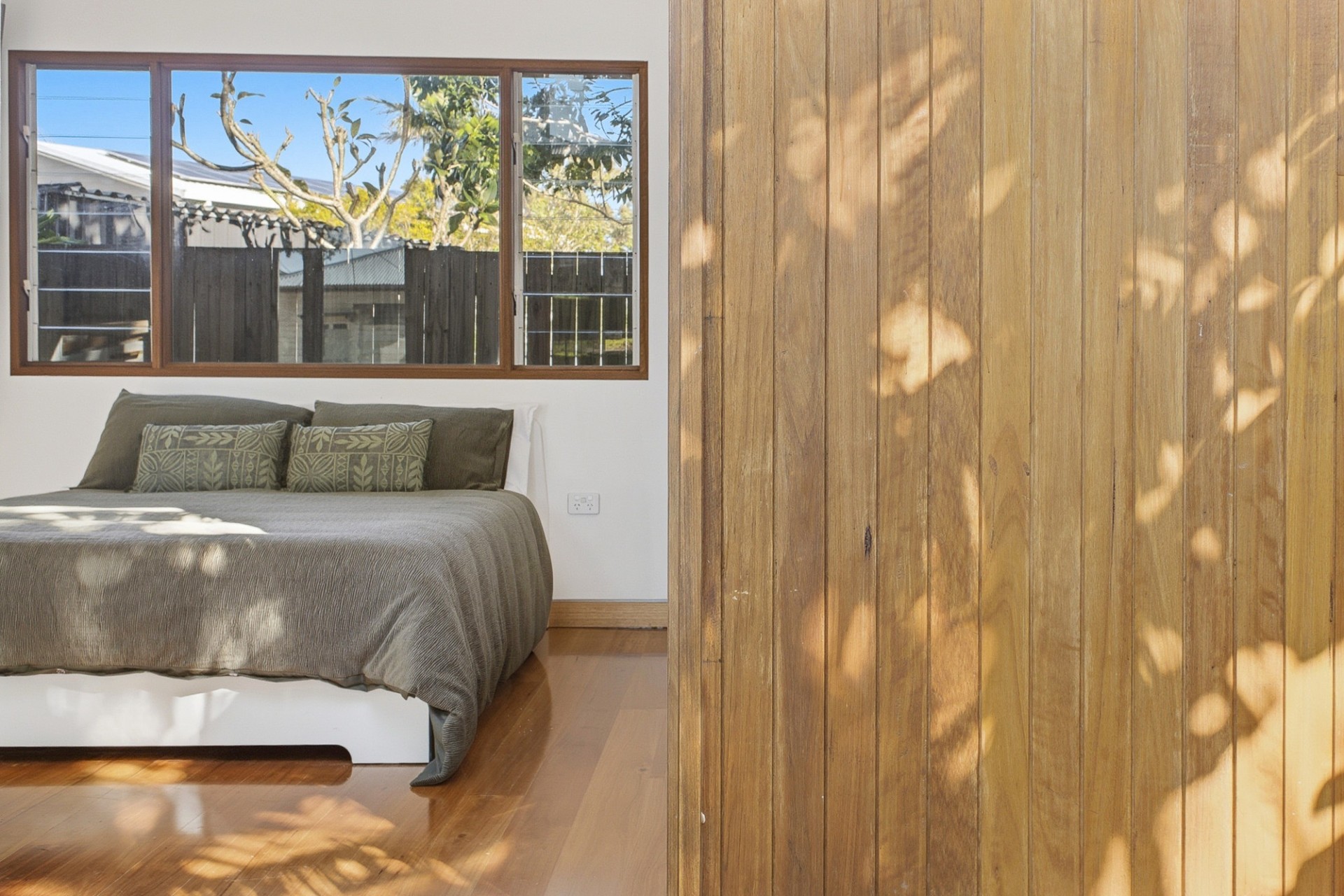 For Sale By Owner: 191 Long Street, Point Vernon, QLD 4655