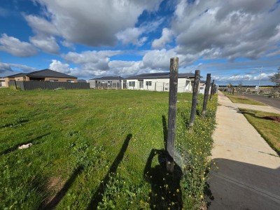 For Sale By Owner MANOR LAKES, VIC 3024