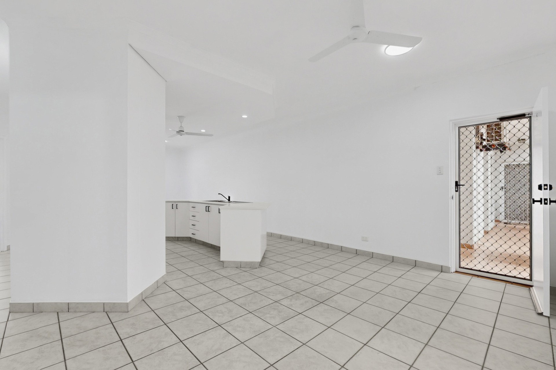 For Sale By Owner: 15/18 Athanasiou Road, Coconut Grove, NT 0810