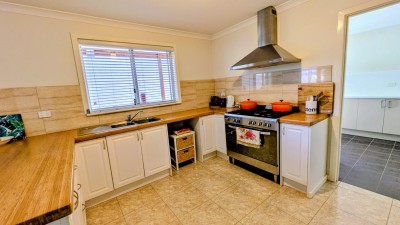 For Sale By Owner MIDDLE SWAN, WA 6056