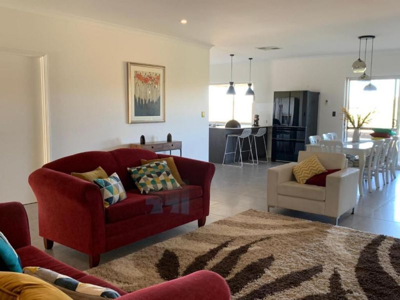 Private Rental 10 Sanctuary Circuit, Dawesville, WA 6211