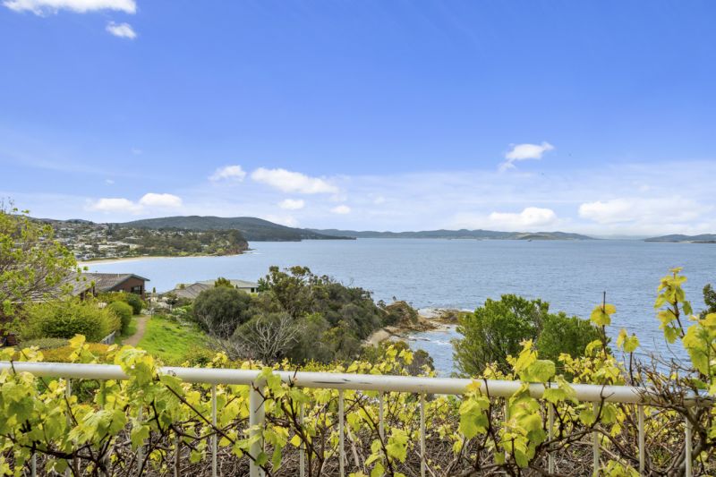 33 Suncoast Drive, Blackmans Bay, TAS 7052