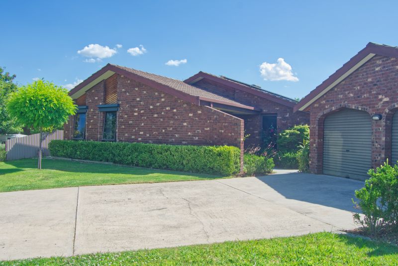 For Sale By Owner Lavington NSW 2641 5 Rowen Court